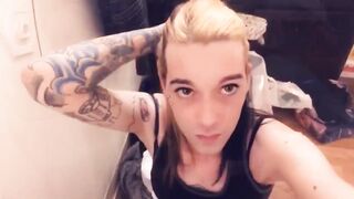 Smoking wonderful Shemale drops to her knees