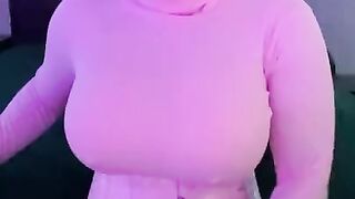 A Willy Sleeve Sissy presses on.