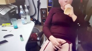 Sissy Mikaella is addicted to 10-Pounders!