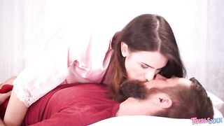 TGIRLS.XXX:keeps up All About Hart