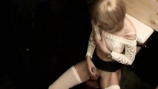 Short-haired t-girl Sammi Valentine gives a good blowjob in the gloryhole